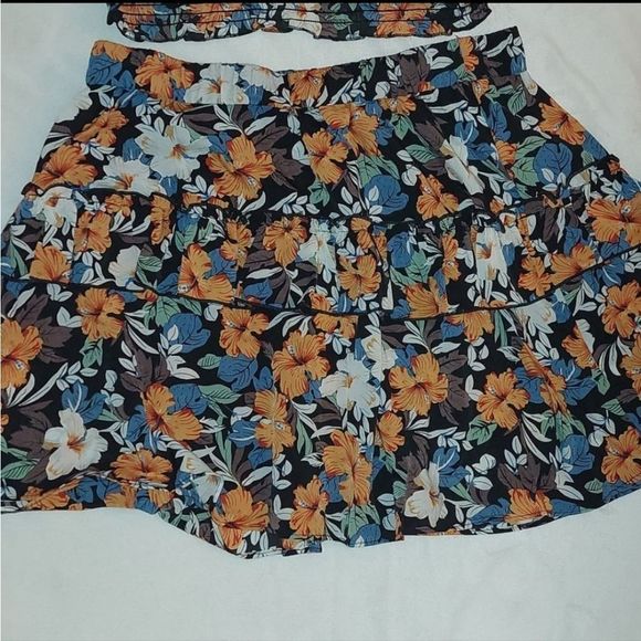New Floral Skirt Set - Picture 6 of 6